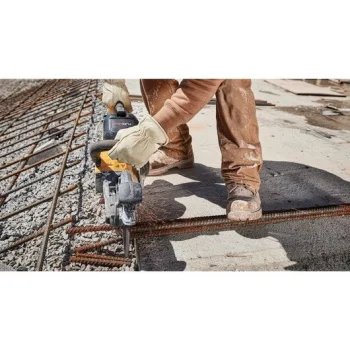 DeWalt akumulatorska mašina za sečenje 60V 9Ah FlexVolt DCS690X2 DeWalt akumulatorska mašina za sečenje 60V 9Ah FlexVolt DCS690X2