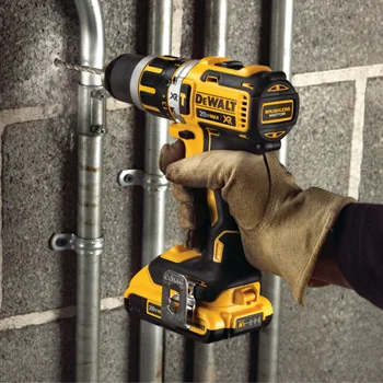 DeWalt aku udarna bušilica-odvijač XR LiIon DCD795D2 DeWalt aku udarna bušilica-odvijač XR LiIon DCD795D2