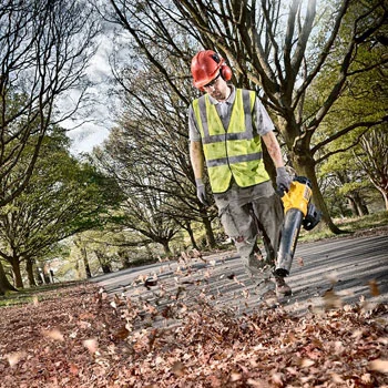 DeWalt akumulatorski duvač lišća DCM562P1-3 DeWalt akumulatorski duvač lišća DCM562P1-3