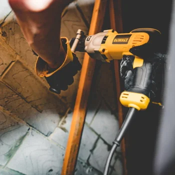 DeWalt električna udarna bušilica 1300W 16mm D21570K DeWalt električna udarna bušilica 1300W 16mm D21570K