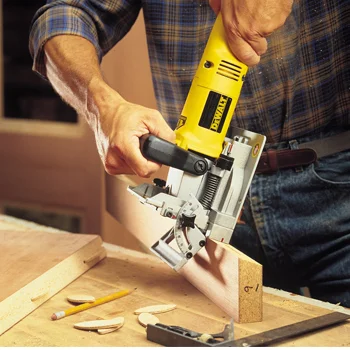 DeWalt kekserica za drvo 600W 20mm DW682K DeWalt kekserica za drvo 600W 20mm DW682K