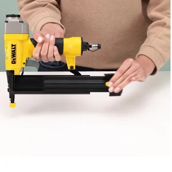 DeWalt pneumatska heftalica 2u1 15-40mm DPSB2IN1 DeWalt pneumatska heftalica 2u1 15-40mm DPSB2IN1