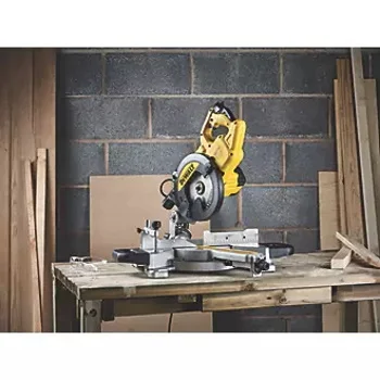 DeWalt potezna testera 1300W 216mm DeWalt potezna testera 1300W 216mm