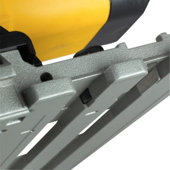 DeWalt testera sa uranjanjem 165 mm 1300W DWS520KTR DeWalt testera sa uranjanjem 165 mm 1300W DWS520KTR