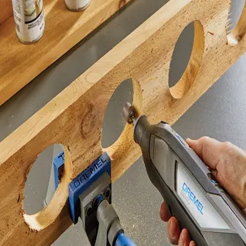 Dremel aku višenamenski alat 65 komada dodatnog pribora 12V 2.0Ah 8240-5/65 F0138240JK Dremel aku višenamenski alat 65 komada dodatnog pribora 12V 2.0Ah 8240-5/65 F0138240JK