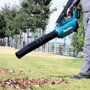 Makita akumulatorski duvač lišća XGT UB001GZ-1