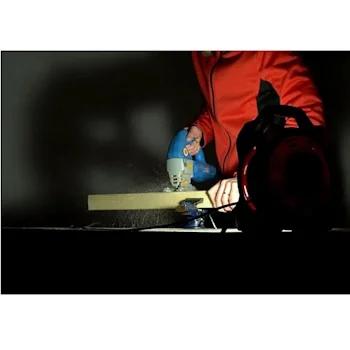 Emos motalica sa LED lampom i četiri utičnice 15m P08215 Emos motalica sa LED lampom i četiri utičnice 15m P08215