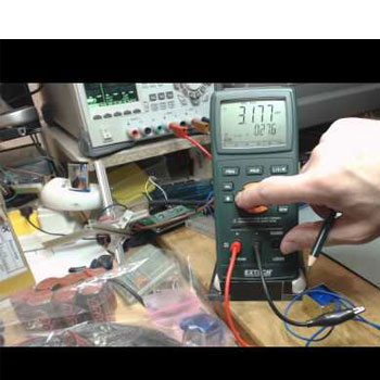 Extech univerzalni tester komponenti za testiranje kalema i namotaja, kondenzatora, otpora  tranzistora i dioda LCR 200-1