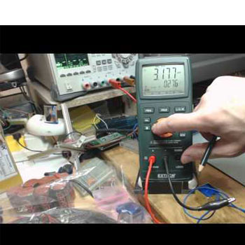 Extech univerzalni tester komponenti za testiranje kalema i namotaja, kondenzatora, otpora tranzistora i dioda LCR 200 Extech univerzalni tester komponenti za testiranje kalema i namotaja, kondenzatora, otpora tranzistora i dioda LCR 200