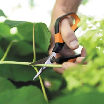 Fiskars makaze za orezivanje sa špicastim vrhom Sp 15 1051602 Fiskars makaze za orezivanje sa špicastim vrhom Sp 15 1051602