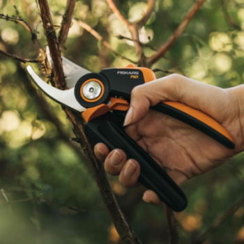 Fiskars makaze za orezivanje voćarske P 921 1057173 Fiskars makaze za orezivanje voćarske P 921 1057173