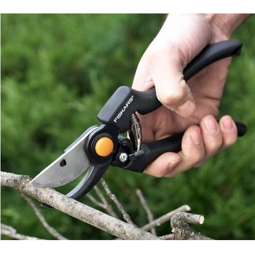 Fiskars makaze za orezivanje voćarske P 921 1057173 Fiskars makaze za orezivanje voćarske P 921 1057173