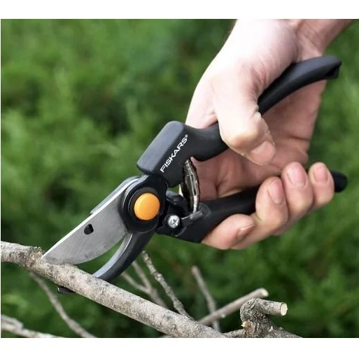 Fiskars makaze za orezivanje voćarske P 921 1057173 069954-4