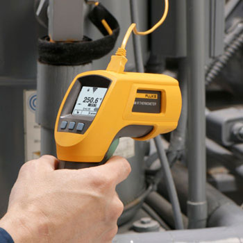 Fluke kombinovani bezkontaktni IR i kontaktni merač temperature za industrijsko održavanje 568 Fluke kombinovani bezkontaktni IR i kontaktni merač temperature za industrijsko održavanje 568