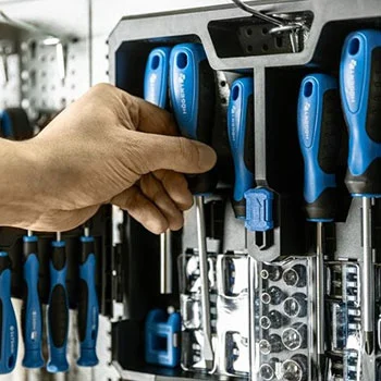 Hogert set odvijača 63 komada HT1S105 Hogert set odvijača 63 komada HT1S105