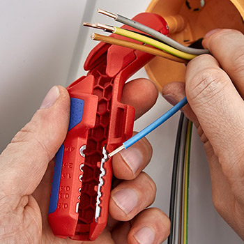 Knipex univerzalni Ergo striper 16 95 01 SB Knipex univerzalni Ergo striper 16 95 01 SB
