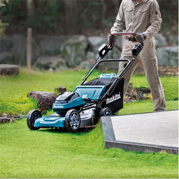 Makita DLM540Z akumulatorska samohodna kosilica 2x18V LXT, 53 cm, bez baterija i punjača-1