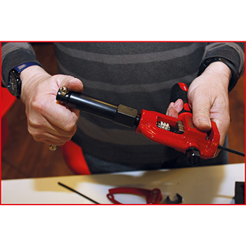 KS Tools FLAREFIX 1 univerzalni set za ivice vodova kočnica sa hidrauličnim vretenom, 16-delni 122.1290 KS Tools FLAREFIX 1 univerzalni set za ivice vodova kočnica sa hidrauličnim vretenom, 16-delni 122.1290