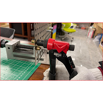 KS Tools klešta za zakivke 3 u 1 u 12-delnom setu 150.9850 KS Tools klešta za zakivke 3 u 1 u 12-delnom setu 150.9850
