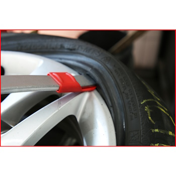 KS Tools poluga za pokretanje i montažu probušenih guma 530mm 911.8135 KS Tools poluga za pokretanje i montažu probušenih guma 530mm 911.8135