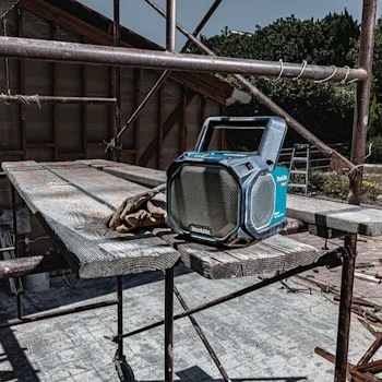 Makita akumulatorski Bluetooth zvučnik XGT 40 V max / LXT 18 V / AC MR014G-1 Makita akumulatorski Bluetooth zvučnik XGT 40 V max / LXT 18 V / AC MR014G-1