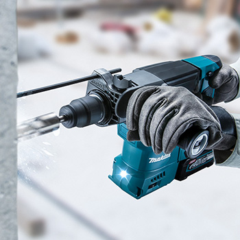 Makita akumulatorska bušilica-čekić XGT 40V max HR008GM201 Makita akumulatorska bušilica-čekić XGT 40V max HR008GM201