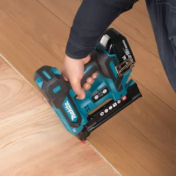 Makita aku heftalica 18V LXT DST630Z-1 Makita aku heftalica 18V LXT DST630Z-1