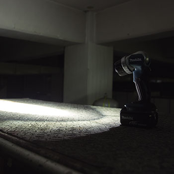 Makita akumulatorska LED lampa DEADML808 Makita akumulatorska LED lampa DEADML808