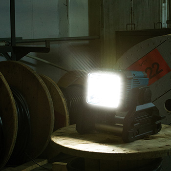 Makita akumulatorska LED lampa reflektor LXT DEADML811 Makita akumulatorska LED lampa reflektor LXT DEADML811