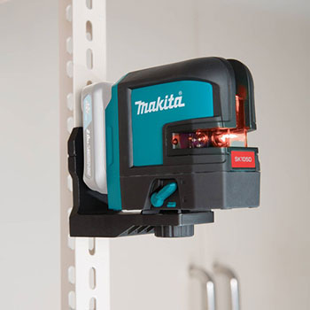 Makita akumulatorski laser sa ukrštenim linijama - crveni SK105DZ sa kablom i adapterom CXT/LXT Makita akumulatorski laser sa ukrštenim linijama - crveni SK105DZ sa kablom i adapterom CXT/LXT