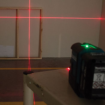 Makita akumulatorski laser sa ukrštenim linijama - crveni SK106DZ-4