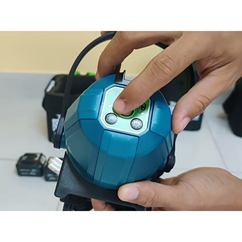 Makita akumulatorski laser sa ukrštenim linijama 12V max CXT SK10GD Makita akumulatorski laser sa ukrštenim linijama 12V max CXT SK10GD