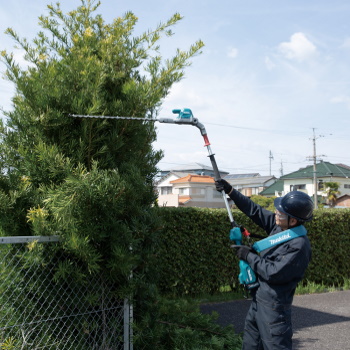 Makita akumulatorske makaze za živu ogradu bez baterije i punjača 40V XGT  600mm UN001GZ + POKLON Makita baterija XGT Li-ion 40V/4.0Ah BL4040F 1910N6-8-2