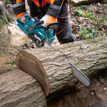 Makita akumulatorska motorna testera 40V XGT UC030GZ-4