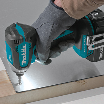 Makita LXT set - akumulatorska udarna bušilica-odvijač DHP484Z + akumulatorski udarni odvijač DTD153Z + punjač + 2 baterije + kofer DLX2180X Makita LXT set - akumulatorska udarna bušilica-odvijač DHP484Z + akumulatorski udarni odvijač DTD153Z + punjač + 2 baterije + kofer DLX2180X