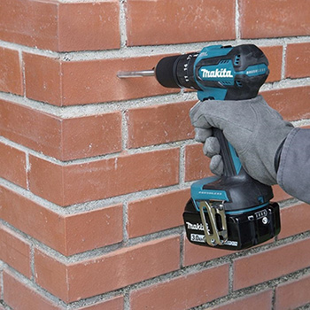 Makita LXT set - akumulatorska udarna bušilica-odvijač DHP483Z + akumulatorski udarni odvijač DTD155Z + punjač + 2 baterije + Makpac DLX2221JX2 Makita LXT set - akumulatorska udarna bušilica-odvijač DHP483Z + akumulatorski udarni odvijač DTD155Z + punjač + 2 baterije + Makpac DLX2221JX2