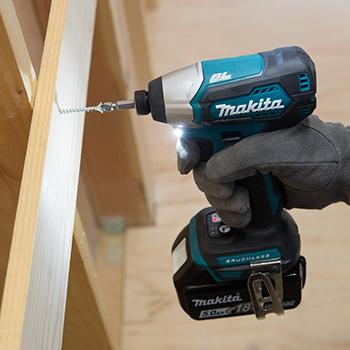 Makita LXT set - akumulatorska udarna bušilica-odvijač DHP483Z + akumulatorski udarni odvijač DTD155Z + punjač + 2 baterije + Makpac DLX2221JX2 Makita LXT set - akumulatorska udarna bušilica-odvijač DHP483Z + akumulatorski udarni odvijač DTD155Z + punjač + 2 baterije + Makpac DLX2221JX2