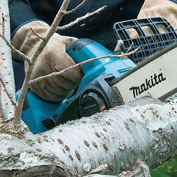 Makita akumulatorska lančana testera 30cm DUC302Z bez punjača i baterije Makita akumulatorska lančana testera 30cm DUC302Z bez punjača i baterije