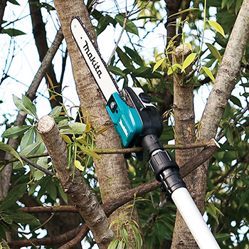 Makita akumulatorska fiksirana lančana testera za grane XGT 40V max UA003GZ  + POKLON Makita baterija XGT Li-ion 40V/4.0Ah BL4040F 1910N6-8-7