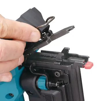 Makita aku zakivač 18V LXT DBN501Z-2 Makita aku zakivač 18V LXT DBN501Z-2