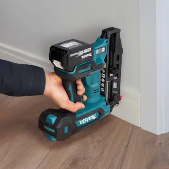 Makita aku zakivač 18V LXT DBN601Z-1