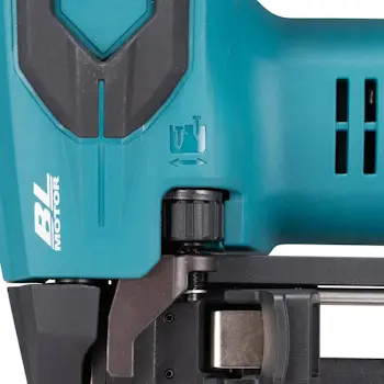 Makita aku zakivač 18V LXT DBN601Z-4