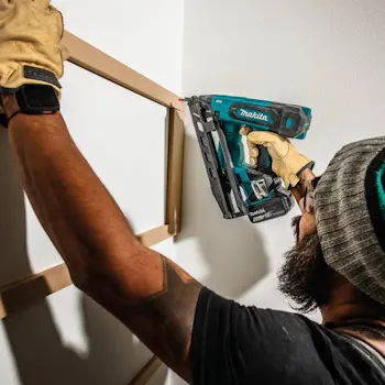 Makita aku zakivač 18V LXT DBN620Z-1 Makita aku zakivač 18V LXT DBN620Z-1