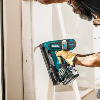 Makita aku zakivač 18V LXT DBN620Z-3 Makita aku zakivač 18V LXT DBN620Z-3