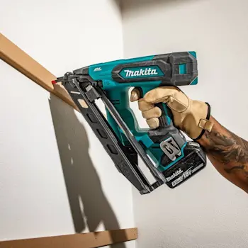 Makita aku zakivač 18V LXT DBN620Z-4 Makita aku zakivač 18V LXT DBN620Z-4