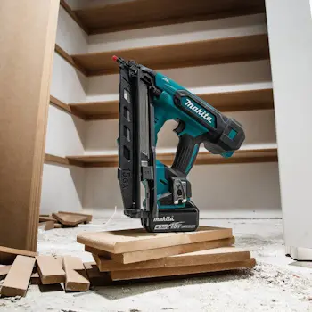 Makita aku zakivač 18V LXT DBN620Z-8 Makita aku zakivač 18V LXT DBN620Z-8