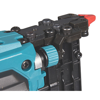 Makita akumulatorski zakivač klinastih eksera XGT 40V max PT001GZ Makita akumulatorski zakivač klinastih eksera XGT 40V max PT001GZ