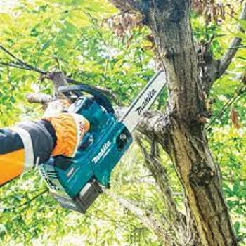 Makita akumulatorska lančana testera XGT 40V max bez baterije i punjača UC003GZ Makita akumulatorska lančana testera XGT 40V max bez baterije i punjača UC003GZ