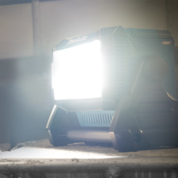 Makita akumulatorska LED lampa 40V XGT / 18V Li-ion DEAML009G Makita akumulatorska LED lampa 40V XGT / 18V Li-ion DEAML009G
