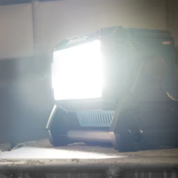 Makita akumulatorska LED lampa 40V XGT / 18V Li-ion DEAML009G Makita akumulatorska LED lampa 40V XGT / 18V Li-ion DEAML009G